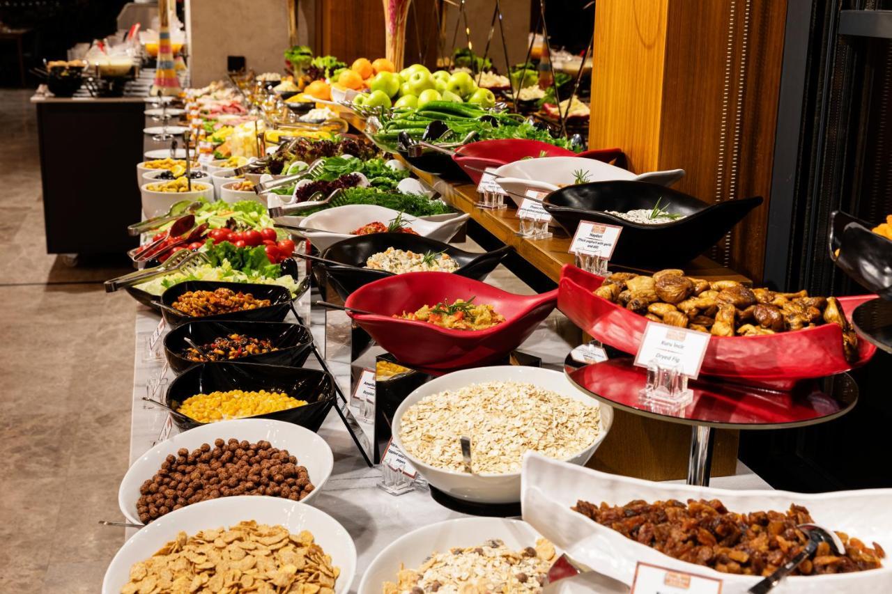 Demiray Hotel Old City Istambul Exterior foto A buffet at a hotel