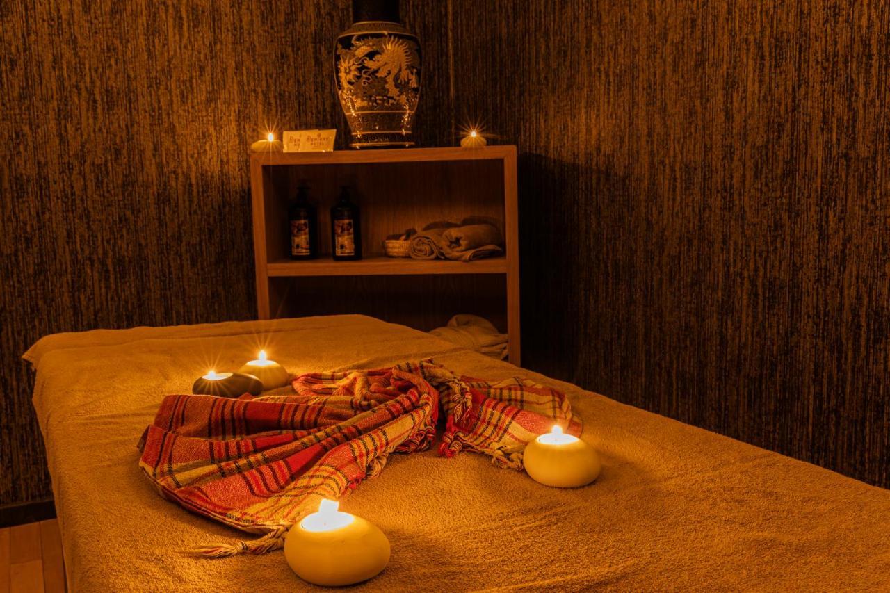 Demiray Hotel Old City Istambul Exterior foto A massage table with candles