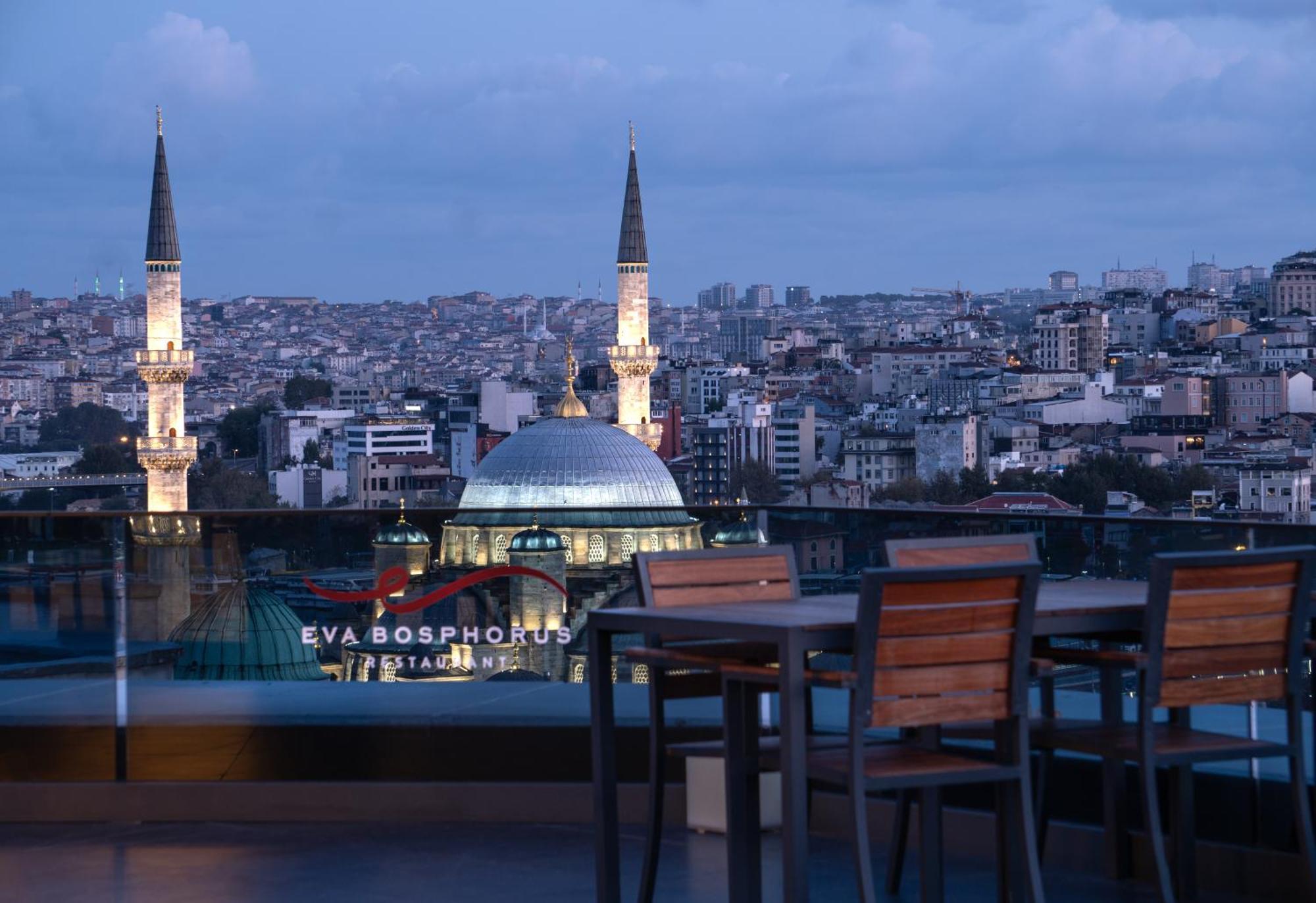 Demiray Hotel Old City Istambul Exterior foto View from the hotel's rooftop bar