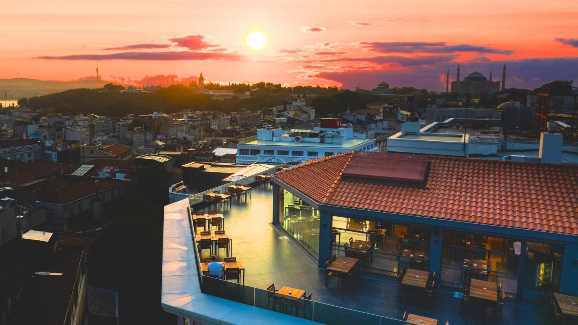 Demiray Hotel Old City Istambul Exterior foto The view from the rooftop of the hotel